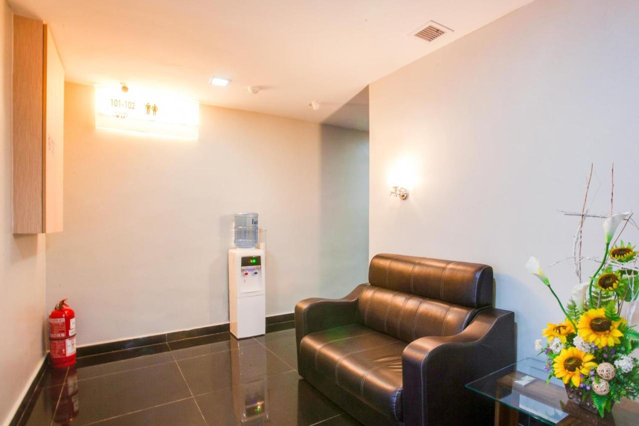 Oyo 89652 P Line Hotel Johor Bahru Extérieur photo