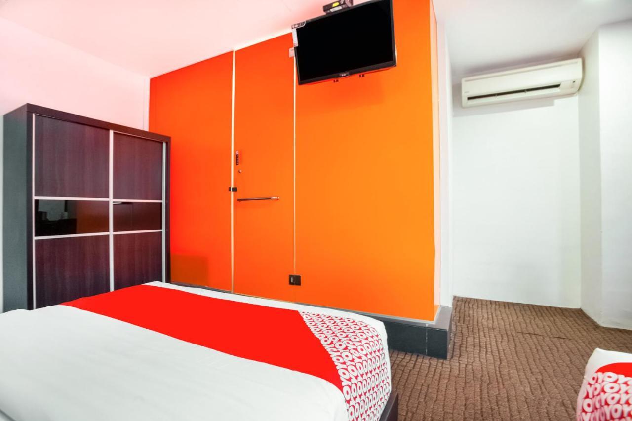 Oyo 89652 P Line Hotel Johor Bahru Extérieur photo