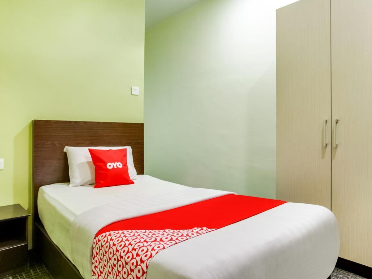 Oyo 89652 P Line Hotel Johor Bahru Extérieur photo